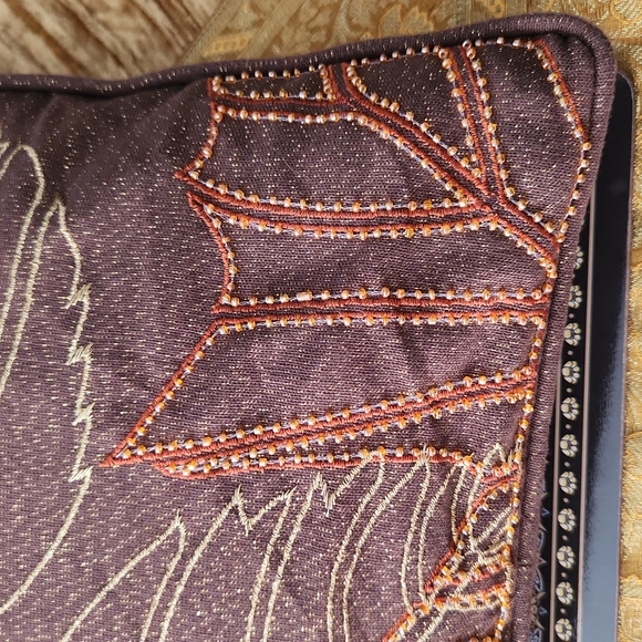 Beaded accent pillow - Picture 5 of 6